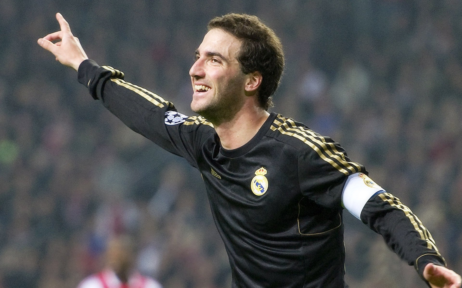 开云体育视频直播-北欧风暴与法老之光，丹麦逆转智利，萨拉赫刷新纪录的双重交响